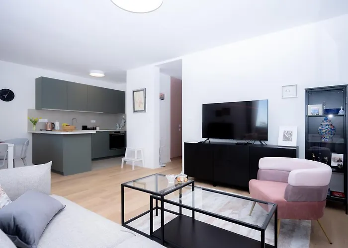 아파트 Billie With Balcony *