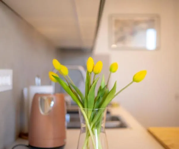 Billie With Balcony *