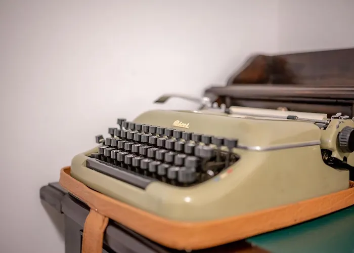 Billie With Balcony 아파트 *