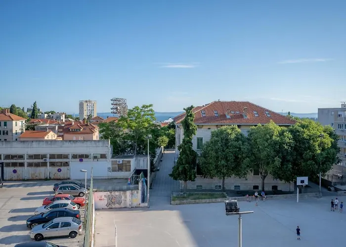 아파트 Billie With Balcony *
