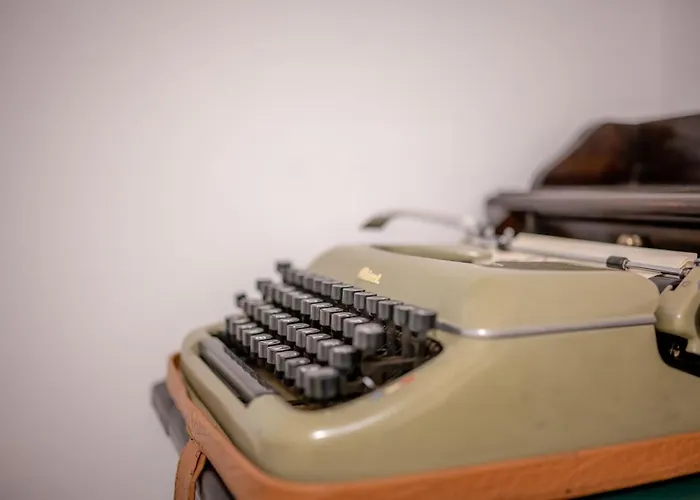 Billie With Balcony 아파트