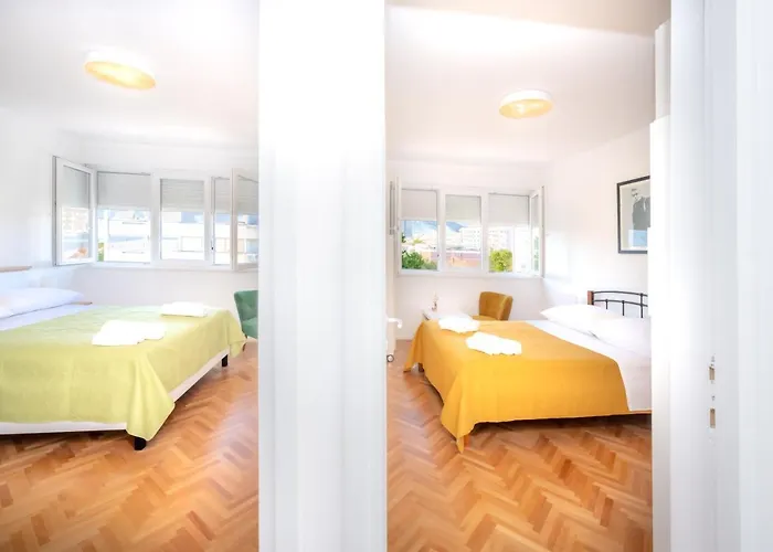 Billie With Balcony *