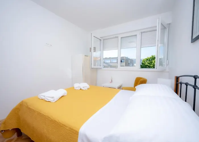 Billie With Balcony *