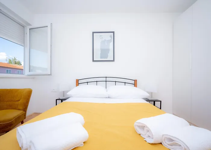 아파트 Billie With Balcony *