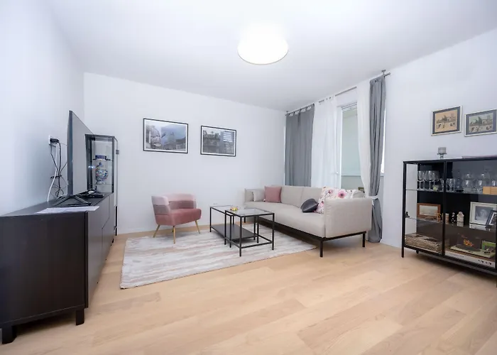 Billie With Balcony 아파트 *