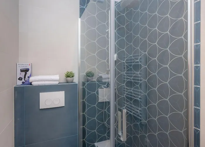 Billie With Balcony 아파트