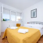 Billie With Balcony Апартаменты Сплит