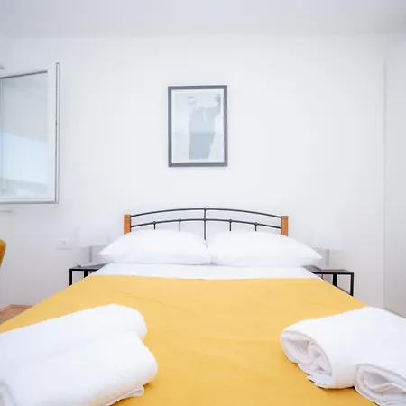 Lägenhet Billie With Balcony Split