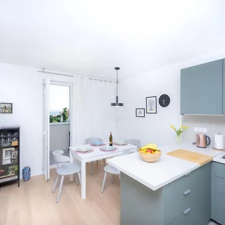 Billie With Balcony Lägenhet Split