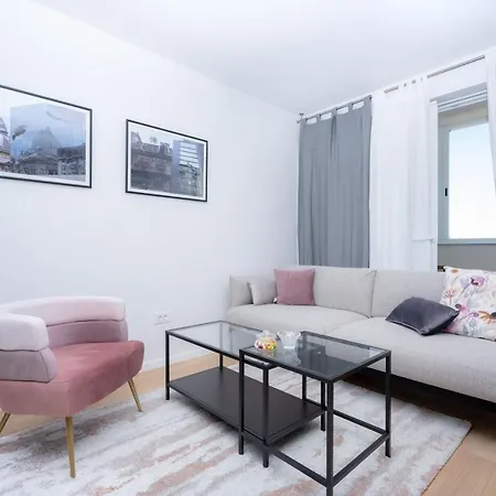 Billie With Balcony *