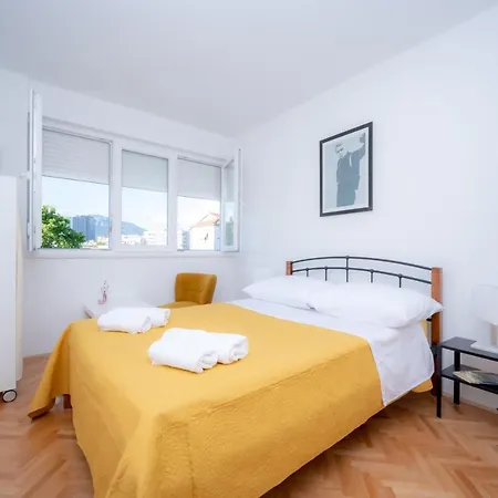 Billie With Balcony شقة