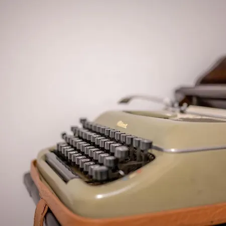 Billie With Balcony شقة