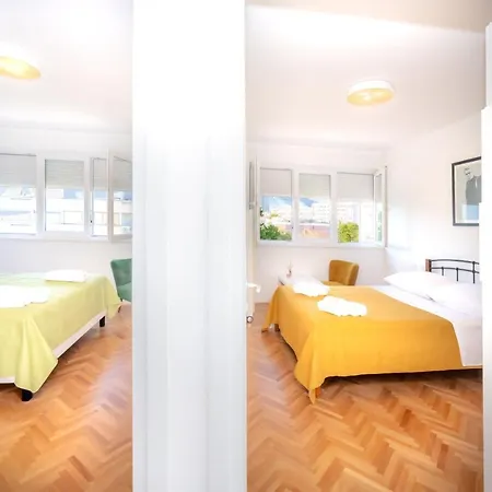 Billie With Balcony *