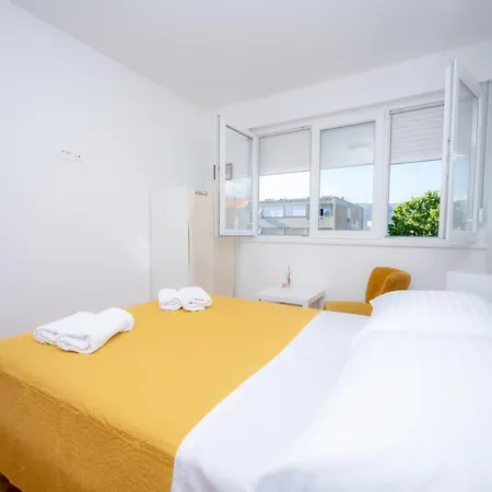 Billie With Balcony *