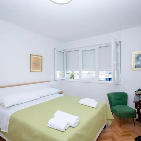 Lägenhet Billie With Balcony Split