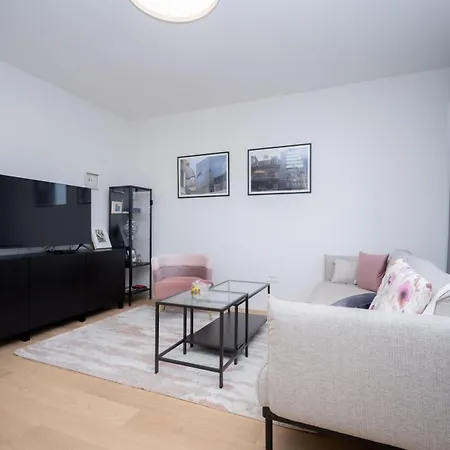 Billie With Balcony Lägenhet