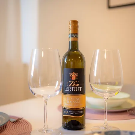 Billie With Balcony * Split