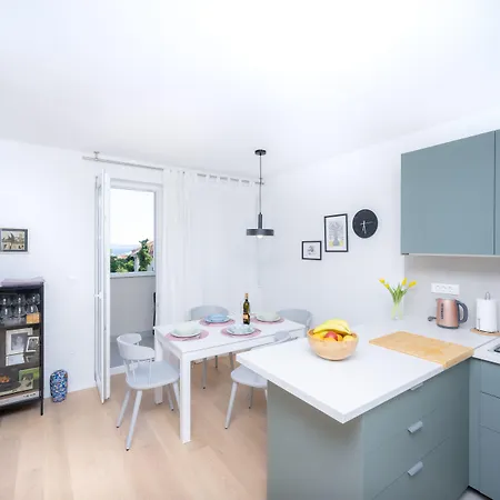 Lägenhet Billie With Balcony Split