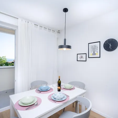 Billie With Balcony شقة