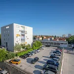 Apartment Billie With Balcony Split