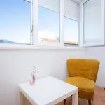 Billie With Balcony Apartment